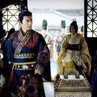 (穿越三国召唤类小说大全)穿越召唤：三国争霸两个穿越者的传奇之旅