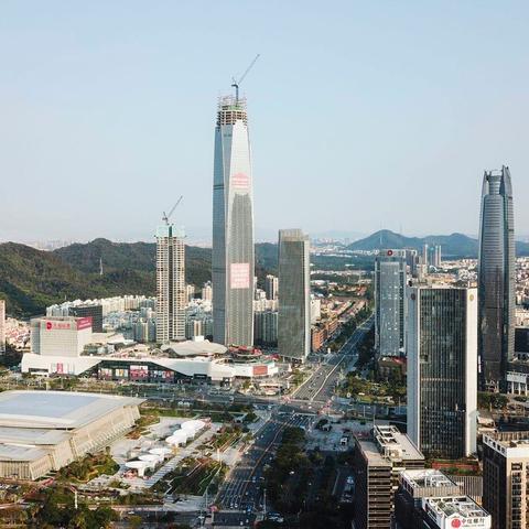 在不同服装品牌中奔向月，无处不在的魅力使你无限着迷