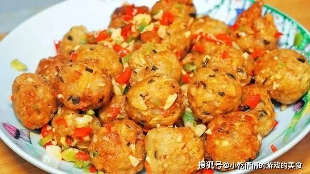 学会用简单食材做脆皮藕丸子，轻松掌握美味做法，让你成为厨艺达人！