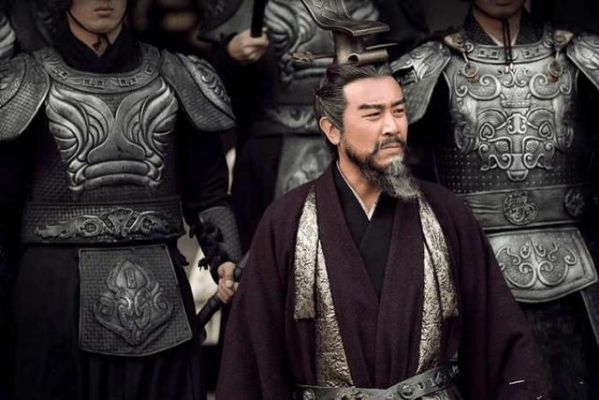 以曹操智谋揭示三国争霸的历史底蕴：追溯三国演义中的群雄逐鹿