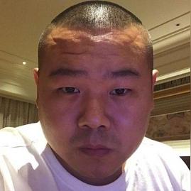 揭秘暴发户日常生活：酒店豪华宴会到私人游艇，奢华生活全景揭秘