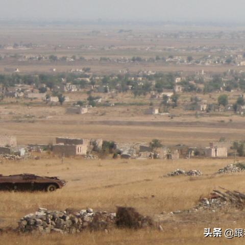 深入解读英国剧集《战火家园》第一季：家族情仇与社会变迁的交织