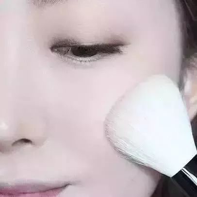 (整容液吓人吗)整容液2后续：揭秘最新科技与美妆行业的未来趋势与影响