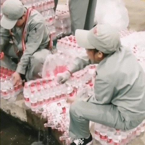群体心理学视角下论文：“乌合之众极端”探讨社会团体行为心理特征及极端行为倾向