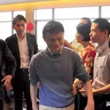 (在逆境中重生是什么意思)在逆境中获得新生：九死一生的重生之路