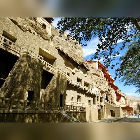 (彩色之路b服)彩色之路外服简介及如何下载，彩色之路外服叫什么名字？