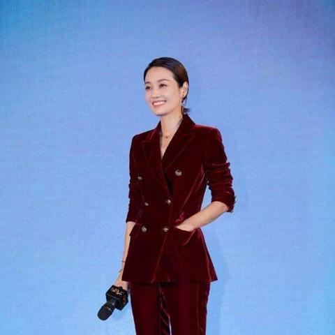 如何通过穿搭和比例来判断自己的腿长是否理想？看腿长不长的小技巧分享！