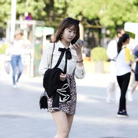 如何通过穿搭和比例来判断自己的腿长是否理想？看腿长不长的小技巧分享！