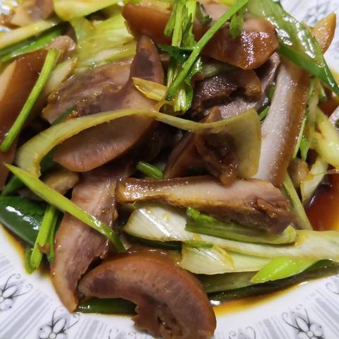 热炸鸡：快来尝尝美味香脆的正宗炸鸡，一口咬下满满的幸福和满足感！