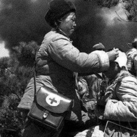探索冒险之旅，超级迷你兵团2：集结英雄，战胜强敌，挑战无限可能性