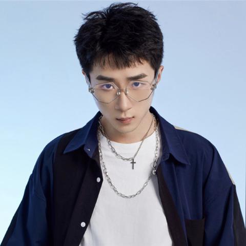 (和平精英怎么秒玩?)和平精英无需秒玩，细节决定成败，快速反应是胜利之道
