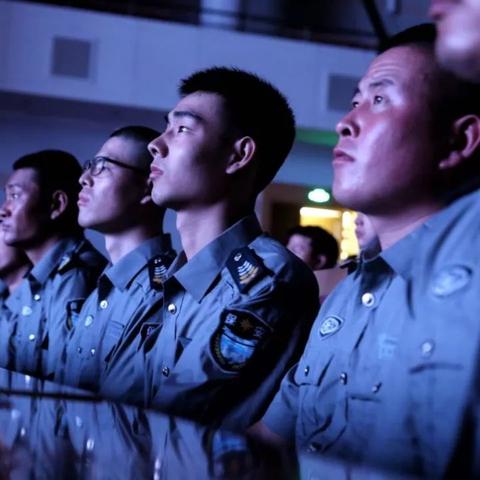 (不失侠骨,不失柔情)不失侠义不失柔情，坚守初心守护真情，永不妥协勇往直前