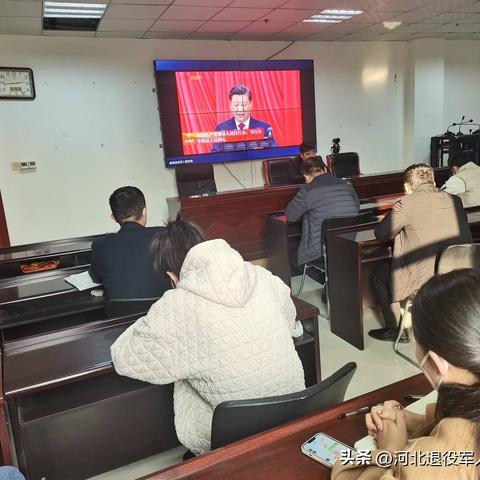 (战场上的快乐圣诞金句)在战场上庆祝快乐圣诞：军人们的团聚和喜悦