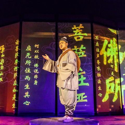 王者圣域之蓝月争霸：新一代战斗王者屹立疆界，征战无畏共创传奇篇章