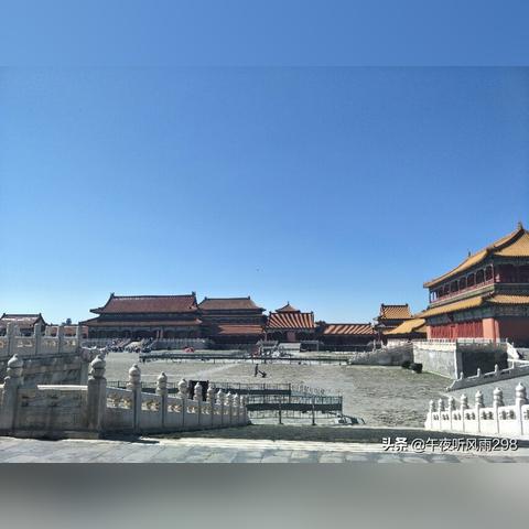 (拆东墙补西墙的来历)拆东墙补西墙：透视传统与现代之间的文化冲突与融合