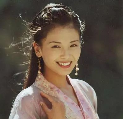 《新笑傲江湖》全部演员表及其角色简介解析：从主角到配角的精彩演绎一览