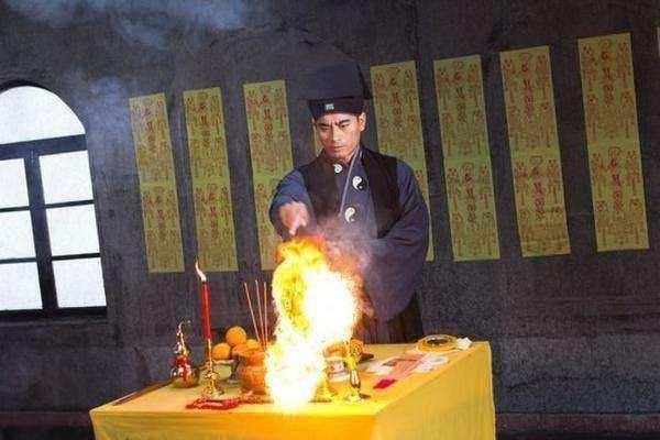 (普通人可以用的道教驱鬼口诀)道教驱鬼最灵：三个症状如何辨别？