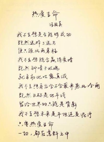 大菠萝歌词：探讨大自然中生命的奇迹，表达对生活的热爱和感恩。