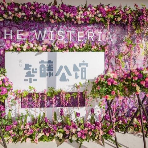 用"筑梦颂 安卓"为标题，拓展为"筑梦颂 安卓：用科技雕琢梦想，开启新世界的大门"。