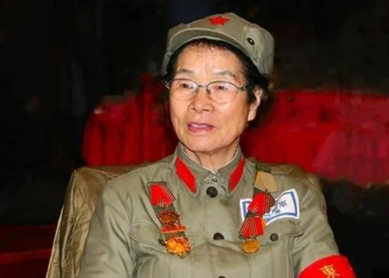 (严夫人近况)英勇无畏，荣耀战场：严夫人传奇人生的军旅风采与英雄事迹
