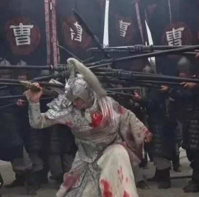 赤壁战神曹三笑：战场上别有洞天，剑指苍穹笑傲群雄，英姿飒爽惊天动地