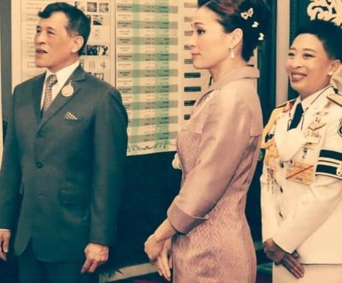(陈德容全家福)家族利益之争：揭开陈德容家族内部权力斗争的面纱