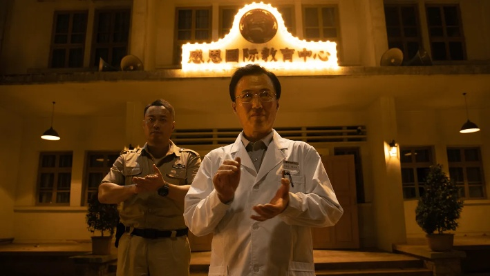 深度剖析：飞越13号房演员阵容功力深厚，巧妙展现戏剧张力与现实挑战的完美融合