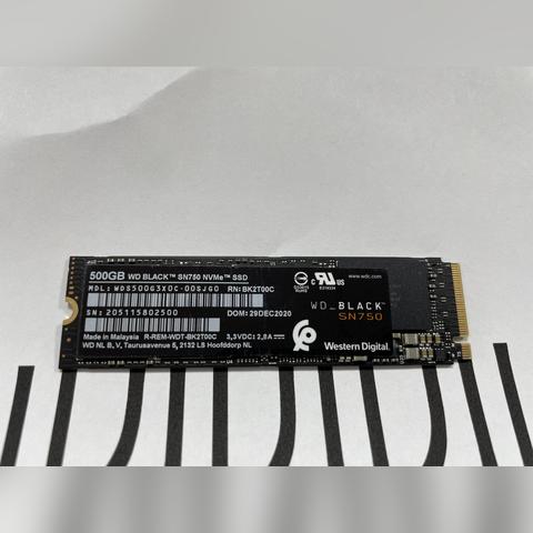 探索台式电脑硬盘的种类与外观特点，揭秘硬盘在电脑中的关键作用与选购指南