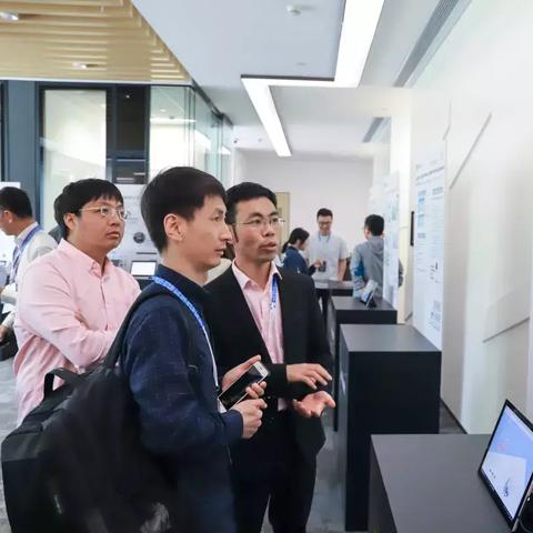 微软发布全新AI开发平台，为开发者带来更强大的人工智能技术支持